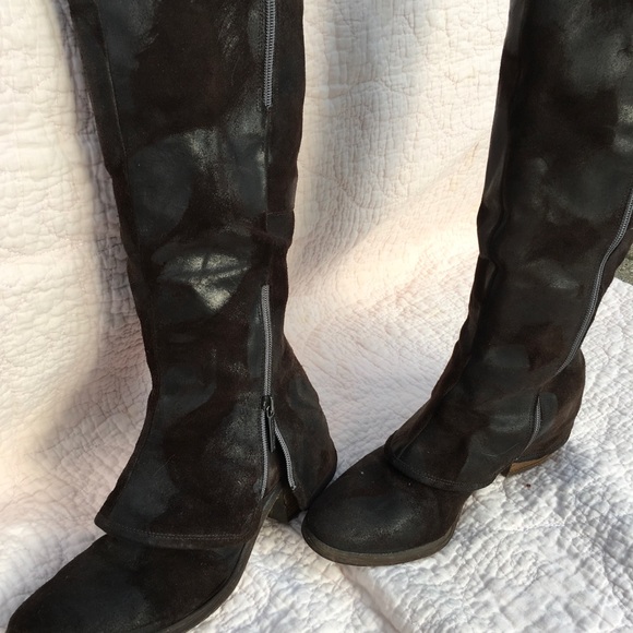 Boots - Picture 4 of 5